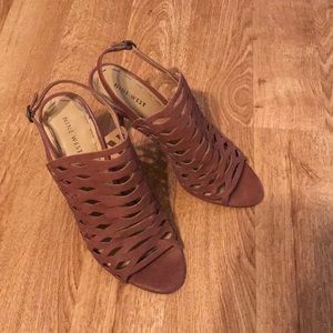 Cut-out leather sandals with 3” heel